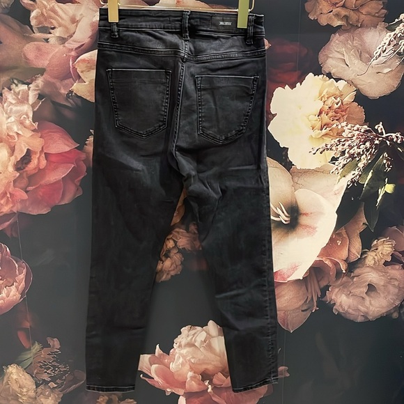 ZARA black skinny jeans with button fly. Size US 8 - Picture 2 of 2